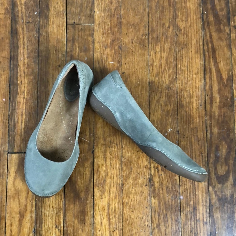 6 Clark’s Artisan Gray Green Leather Flats Loafer
